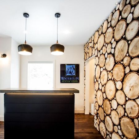 Waterton Glacier Suites Bagian luar foto
