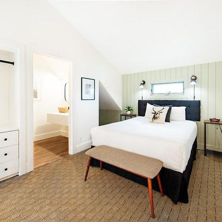 Waterton Glacier Suites Bagian luar foto