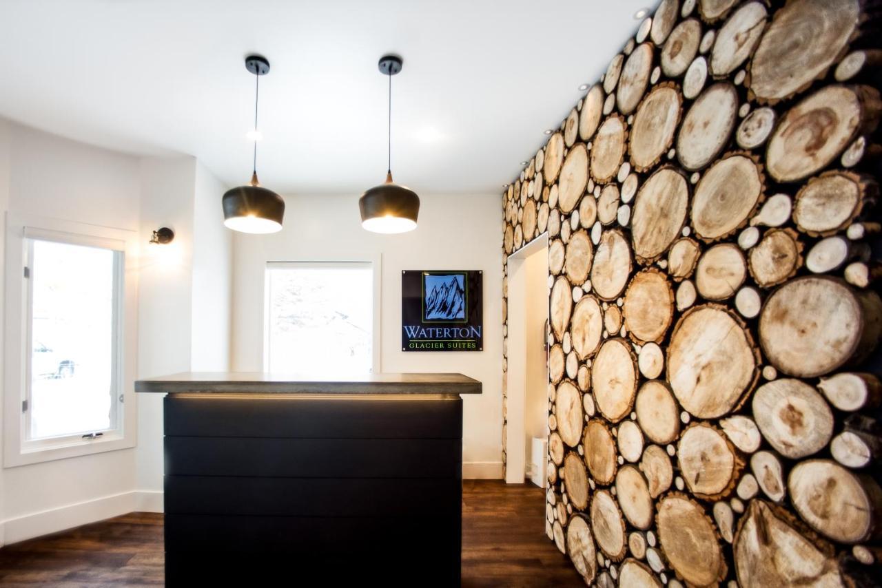 Waterton Glacier Suites Bagian luar foto