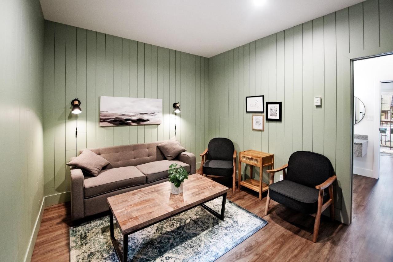 Waterton Glacier Suites Bagian luar foto
