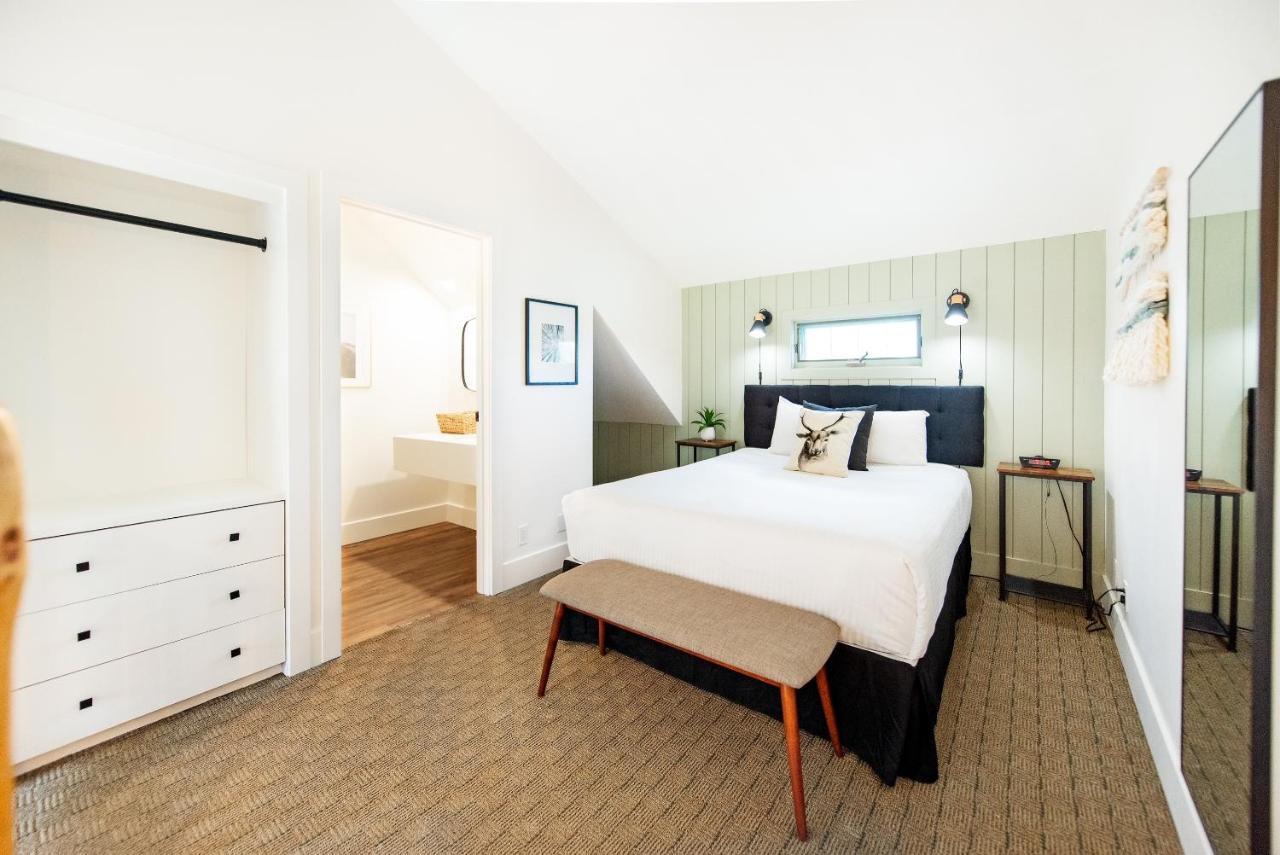 Waterton Glacier Suites Bagian luar foto