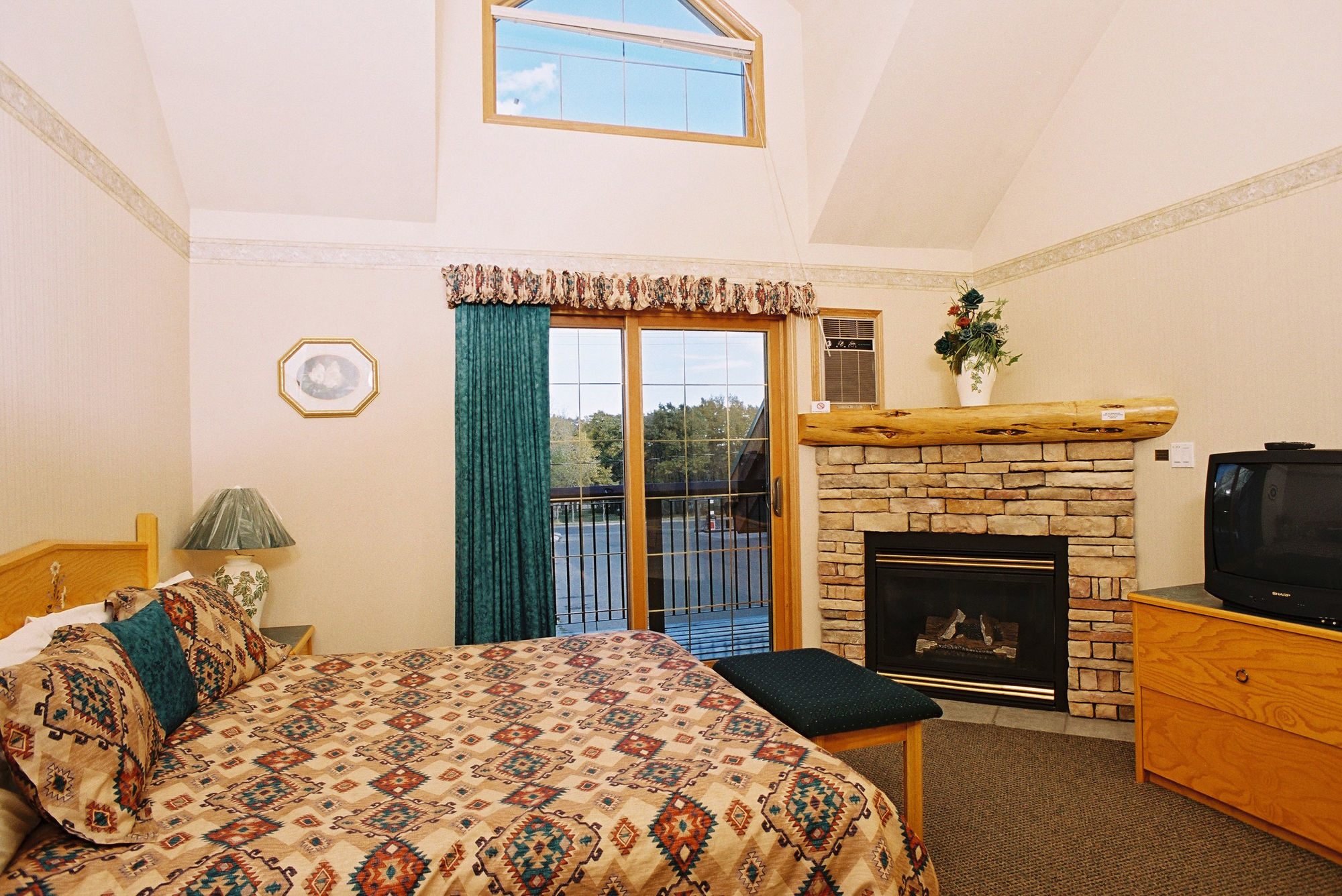 Waterton Glacier Suites Bagian luar foto