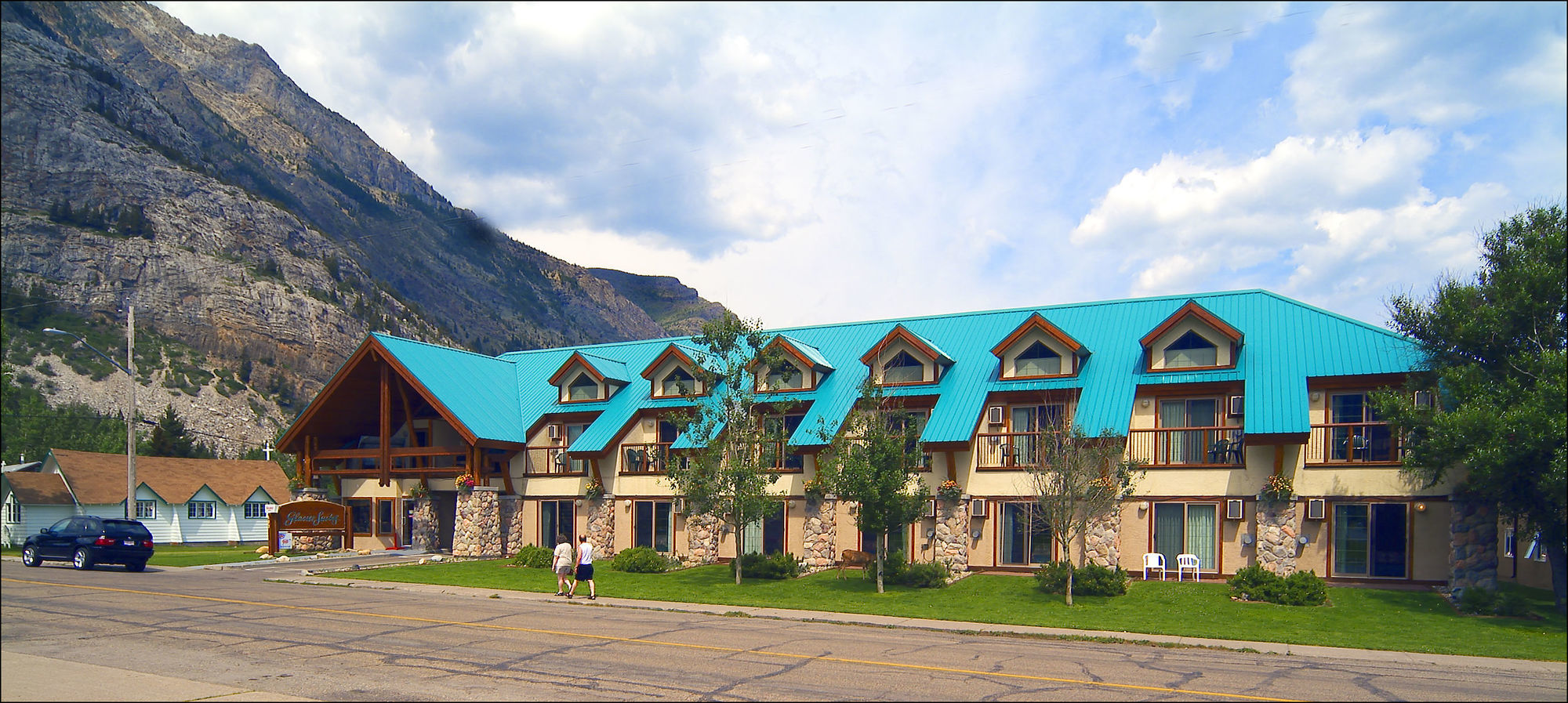 Waterton Glacier Suites Bagian luar foto