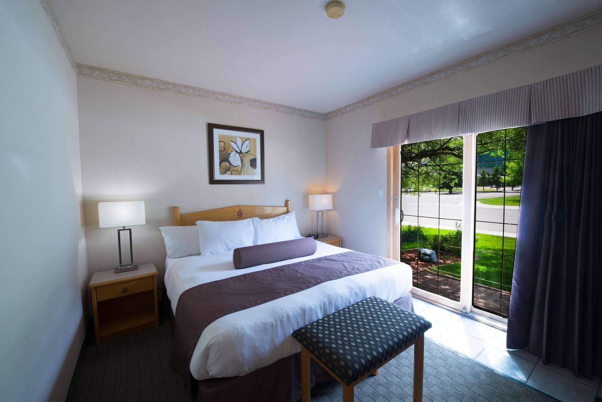 Waterton Glacier Suites Bagian luar foto