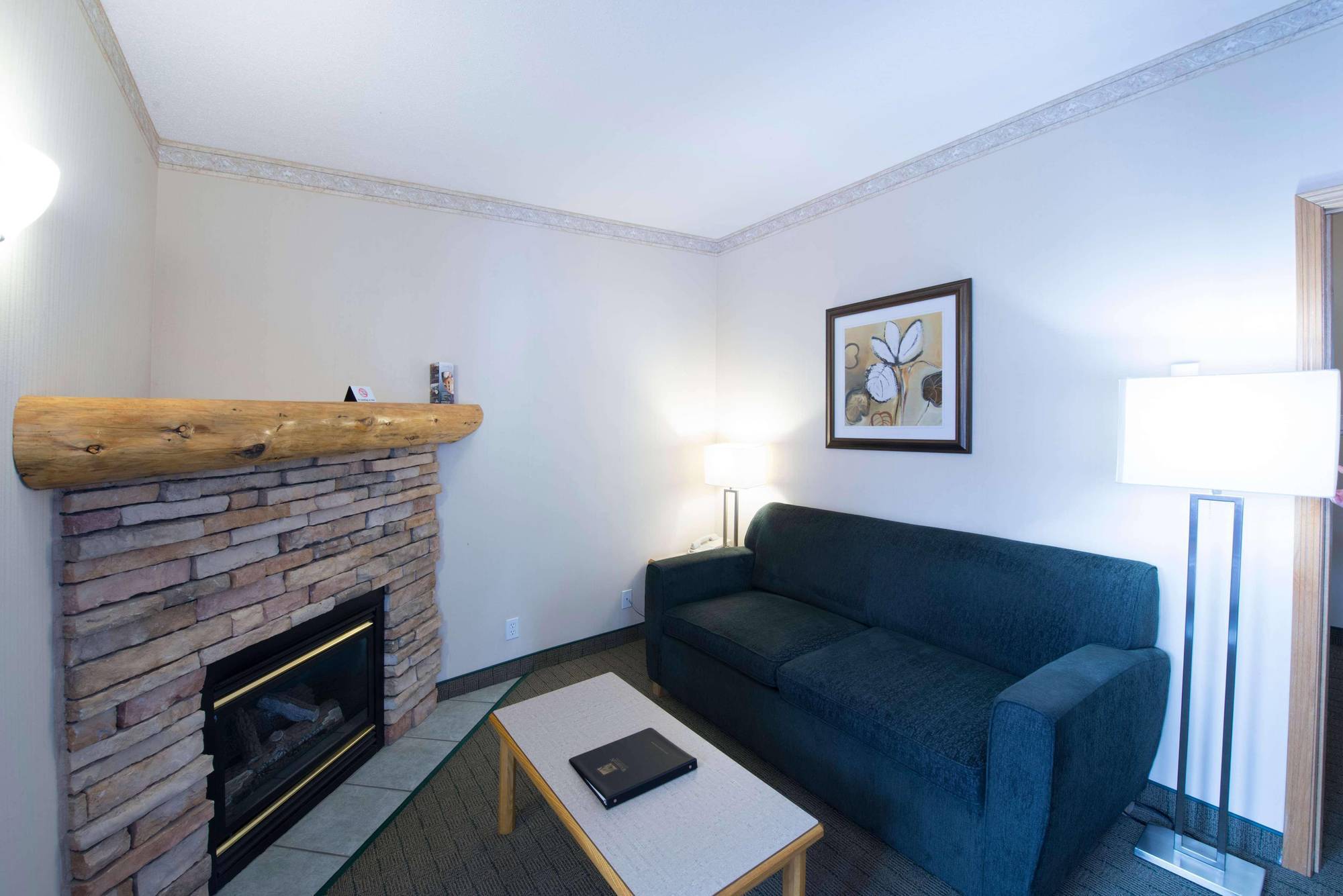 Waterton Glacier Suites Bagian luar foto